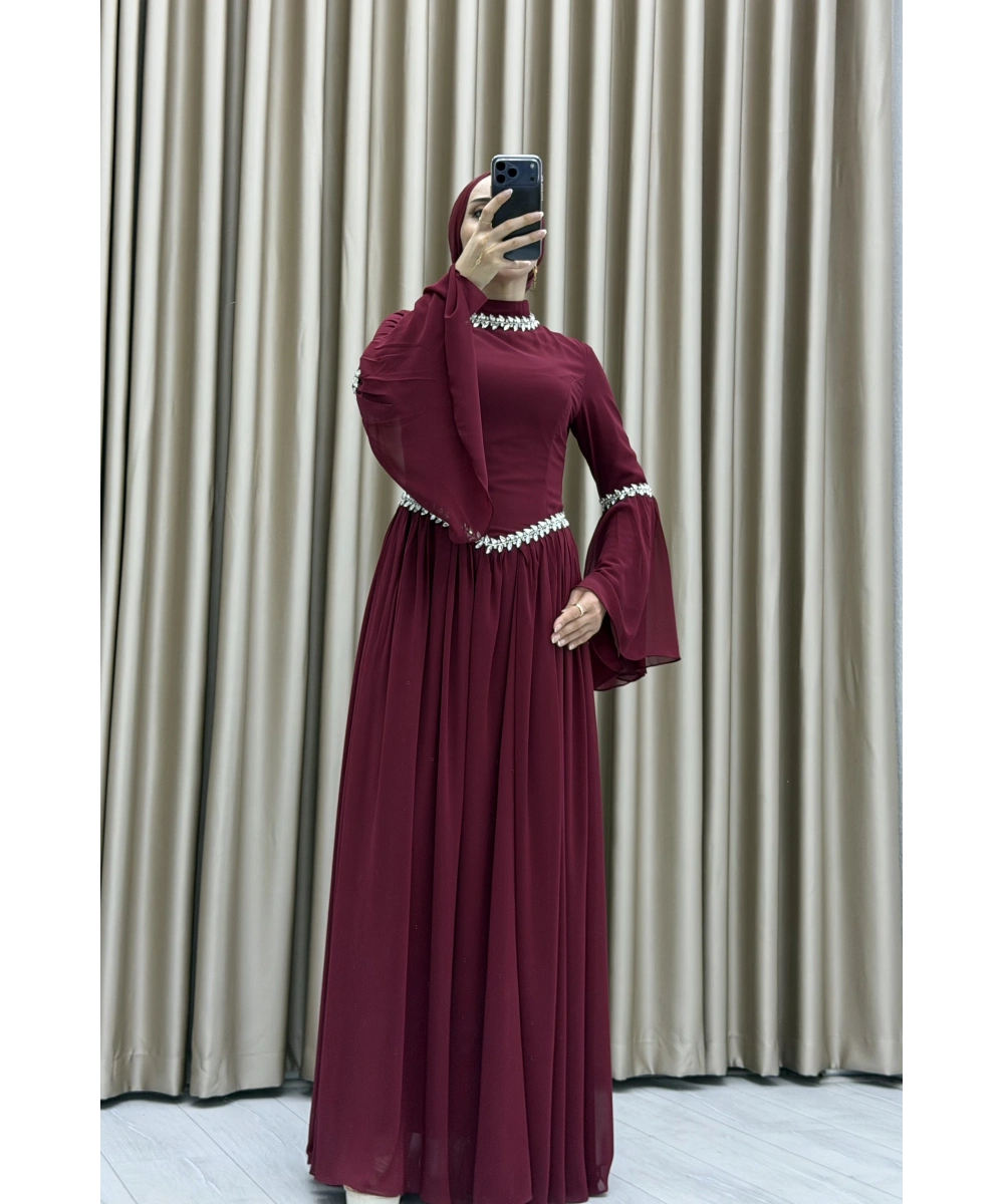 Zarif Taş İşlemeli, Şifon Detaylı, Bel Vurgulu, Volan Kollu, Özel Gün ve Davetlere Uygun Tesettür Abiye Elbise