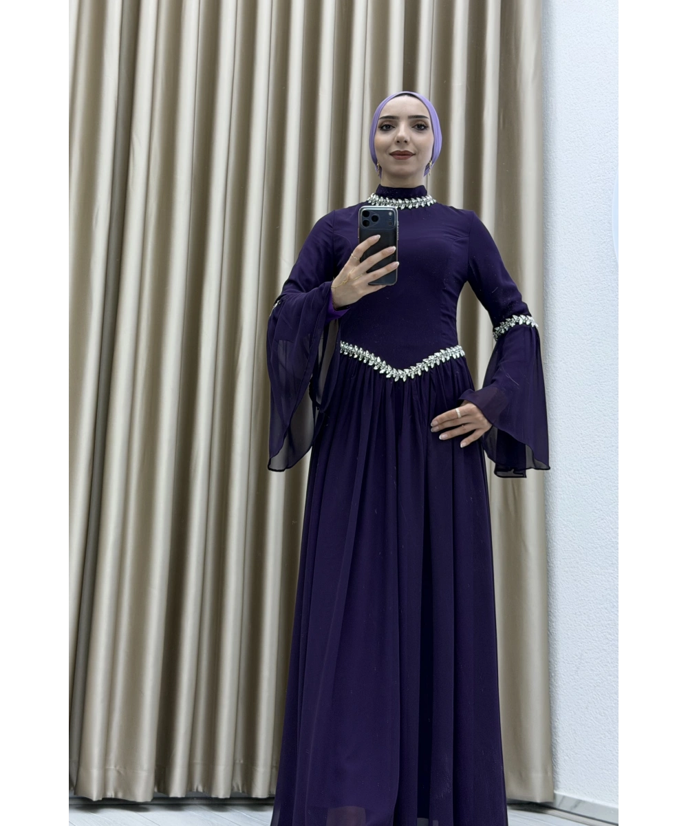 Zarif Taş İşlemeli, Şifon Detaylı, Bel Vurgulu, Volan Kollu, Özel Gün ve Davetlere Uygun Tesettür Abiye Elbise