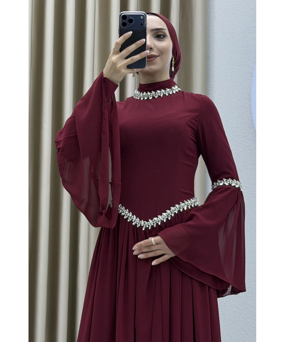 Zarif Taş İşlemeli, Şifon Detaylı, Bel Vurgulu, Volan Kollu, Özel Gün ve Davetlere Uygun Tesettür Abiye Elbise