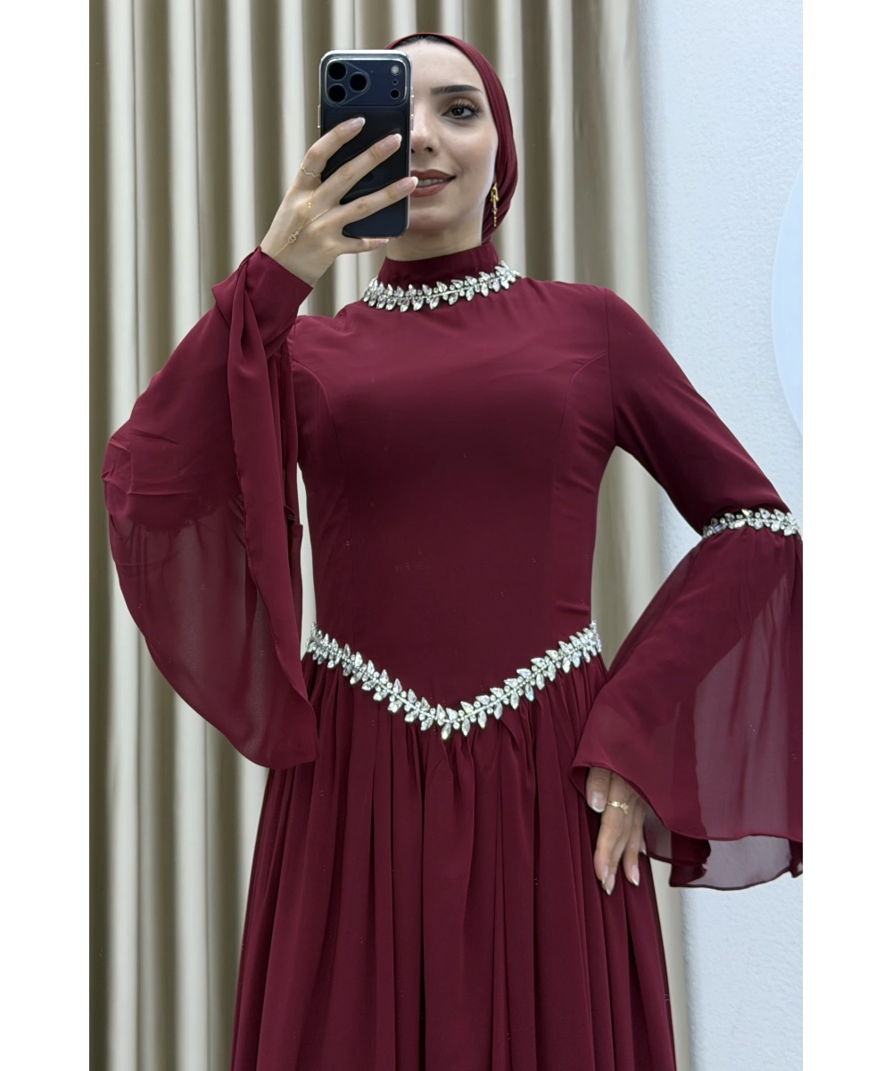 Zarif Taş İşlemeli, Şifon Detaylı, Bel Vurgulu, Volan Kollu, Özel Gün ve Davetlere Uygun Tesettür Abiye Elbise