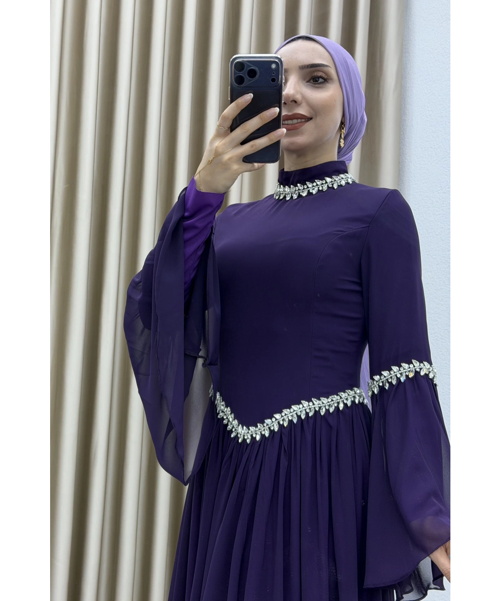 Zarif Taş İşlemeli, Şifon Detaylı, Bel Vurgulu, Volan Kollu, Özel Gün ve Davetlere Uygun Tesettür Abiye Elbise