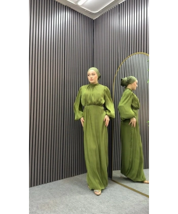 Yüksek Yaka, Bel Taş Detaylı, Uzun Kollu, Dökümlü Şifon Uzun Abiye Elbise