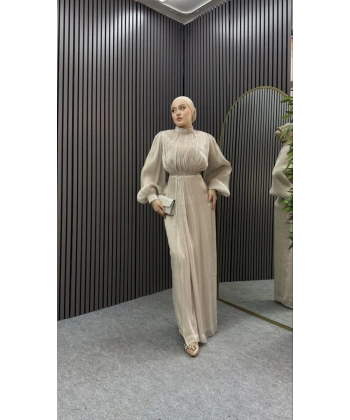 Yüksek Yaka, Bel Taş Detaylı, Uzun Kollu, Dökümlü Şifon Uzun Abiye Elbise