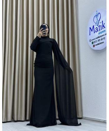 Drapeli Detaylı Dökümlü Uzun Elbise