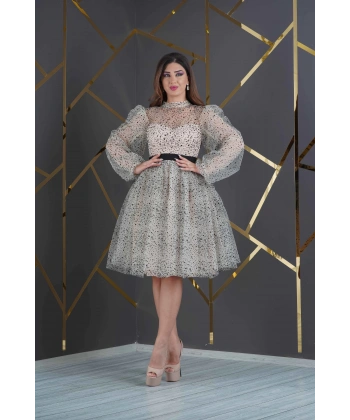 Esnek Tül Üzerine Siyah Kar Yağdı Desenli Dekoltesi Kolları Transparan Kemerli Kısa Abiye