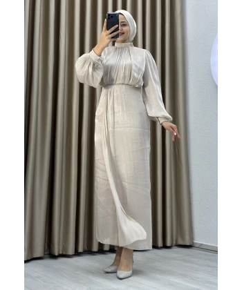 Yüksek Yaka, Bel Taş Detaylı, Uzun Kollu, Dökümlü Şifon Uzun Abiye Elbise