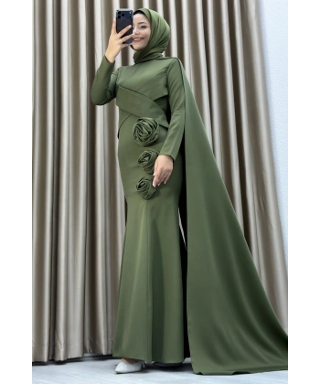 Zarif Drapeli Çiçek Detaylı Tesettür Abiye – Kuyruklu Modern Özel Gün Elbisesi