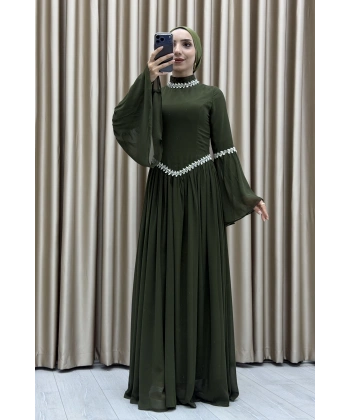 Zarif Taş İşlemeli, Şifon Detaylı, Bel Vurgulu, Volan Kollu, Özel Gün ve Davetlere Uygun Tesettür Abiye Elbise