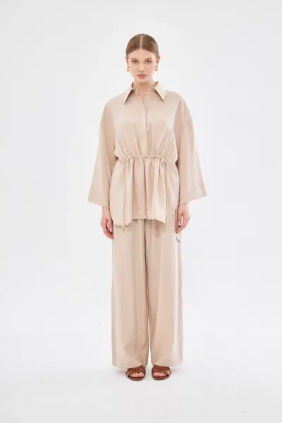 BÜZGÜ DETAYLI BEJ GÖMLEK-PANTOLON TAKIM