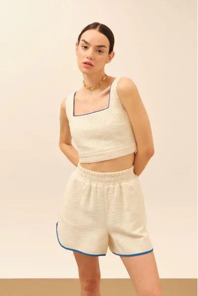 YAKASI MAVİ BİYELİ CROP BLUZ