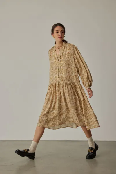 BAĞLAMA DETAYLI DESENLİ HARDAL ELBİSE