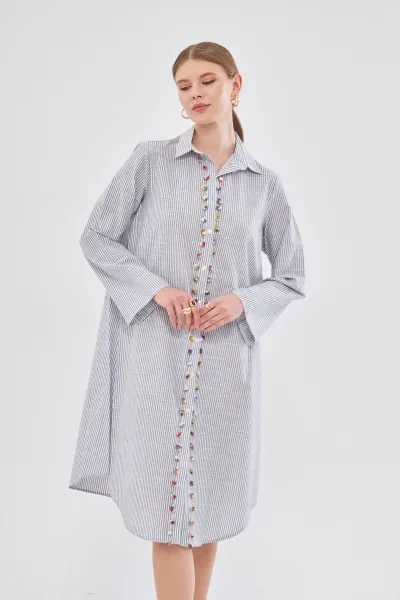 PONPON DETAYLI LACİVERT ÇİZGİLİ GÖMLEK ELBİSE