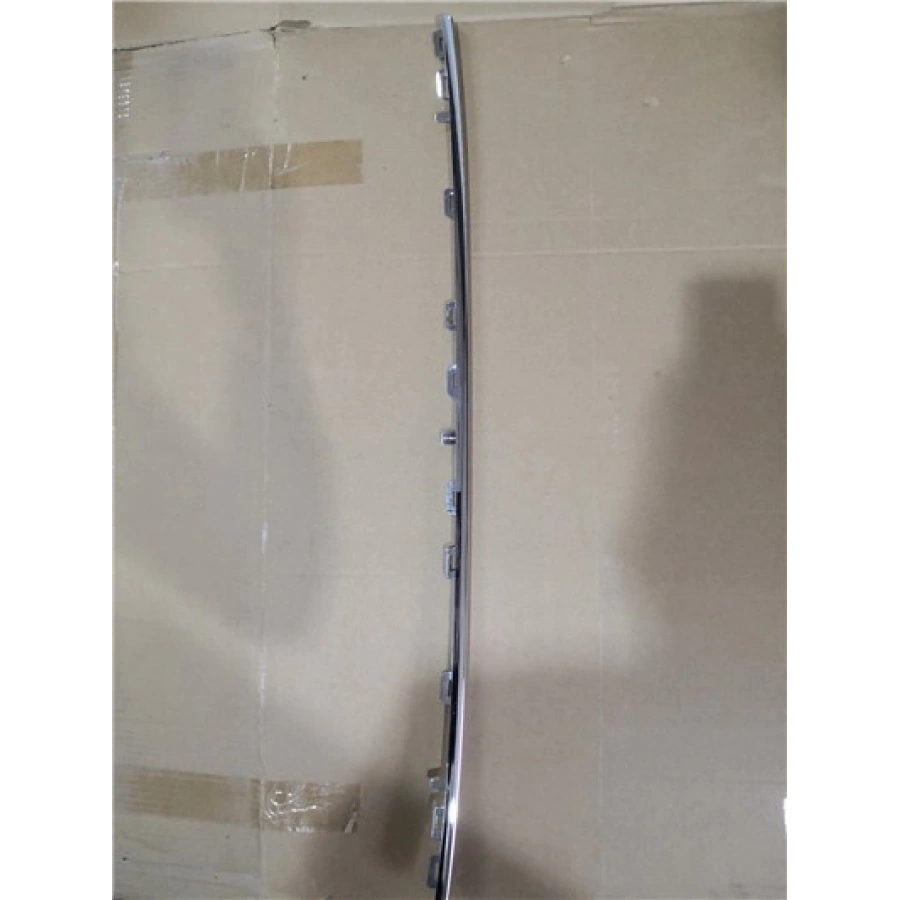 OCTAVİA 20- ÖN TAMPON ORTA IZGARASI NİKELAJI ÜZERİNDE 5E3853677A