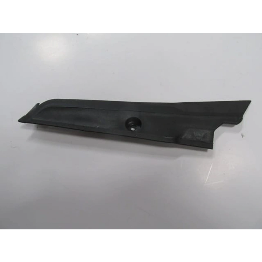 FIAT GRANDE PUNTO- 06/12; ÖN CAM KENAR PLASTİĞİ SAĞ (SİLGİ PANELİ/TESPİT PLASTİĞİ) SAĞ