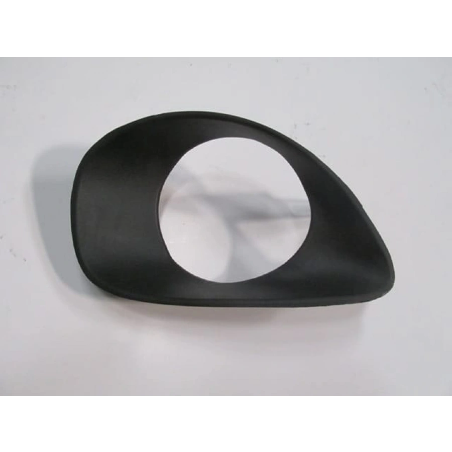 TOYOTA YARIS- 06/09; SİS LAMBA KAPAĞI SAĞ SİYAH (SİS DELİKLİ) (TW)