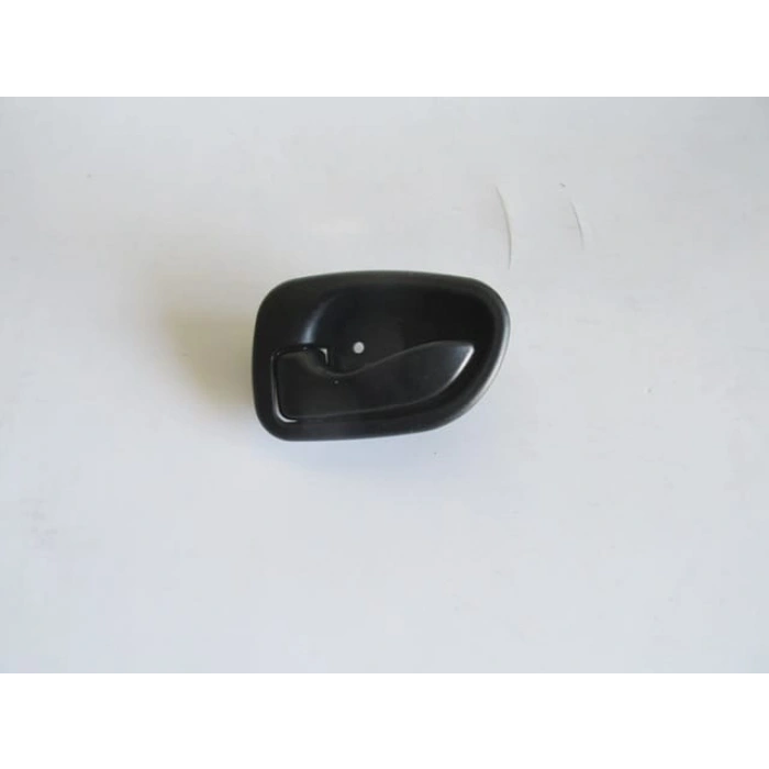 HYUNDAI ACCENT- 95/97; ÖN KAPI İÇ AÇMA KOLU SOL SİYAH 82610-22000
