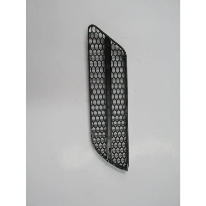 ALFA ROMEO 147- 05/09; ÖN TAMPON PANJURU SAĞ SİYAH (ÇITASI GÜMÜŞ GRİ) (TYG)