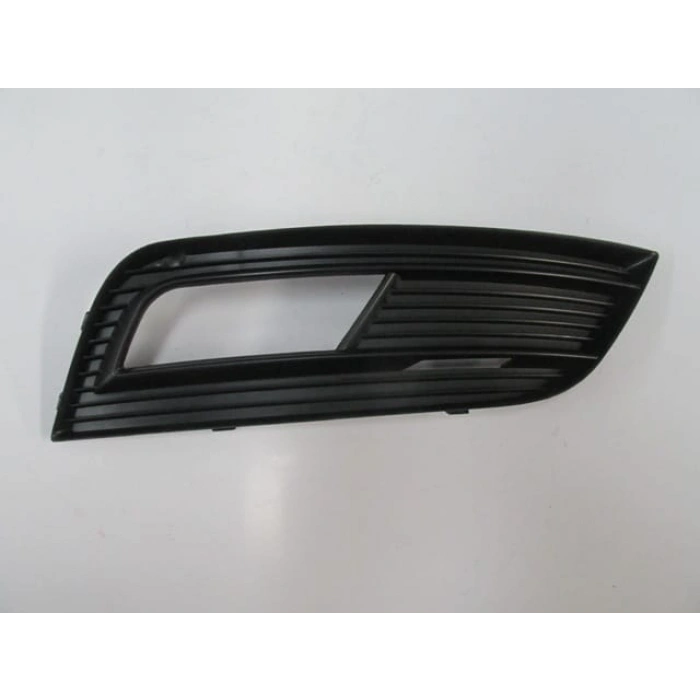 AUDI A4- 13/15; SİS LAMBA KAPAĞI SAĞ SİS DELİKLİ (NİKELAJ ÇITASIZ) (TW)