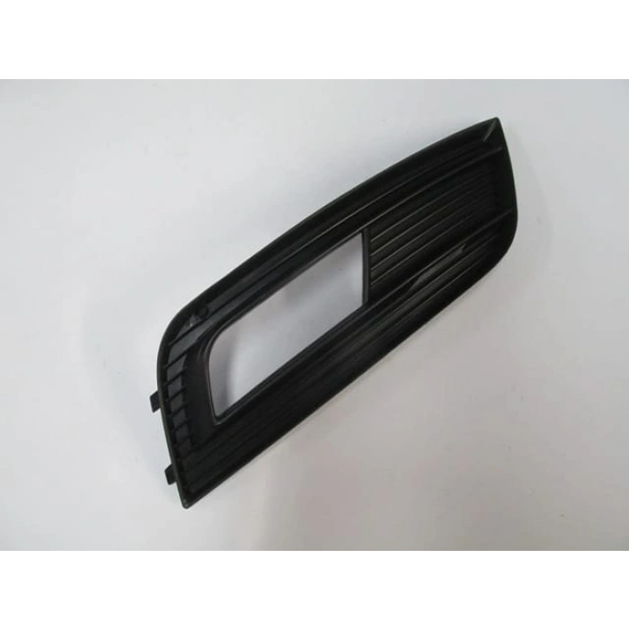 AUDI A4- 13/15; SİS LAMBA KAPAĞI SAĞ SİS DELİKLİ (NİKELAJ ÇITASIZ) (TW)