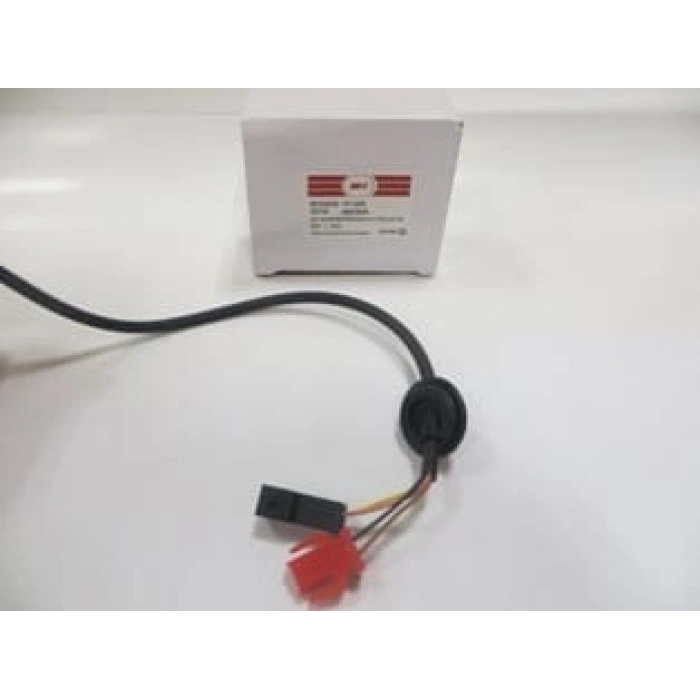 AUDI A4- 95/99; ABS SENSÖRÜ ÖN SAĞ/SOL AYNI (ADET) (2+2 FİŞ) (1,6/1,8/1,9 TDI/2,4/2,6/2,5 TDI) (