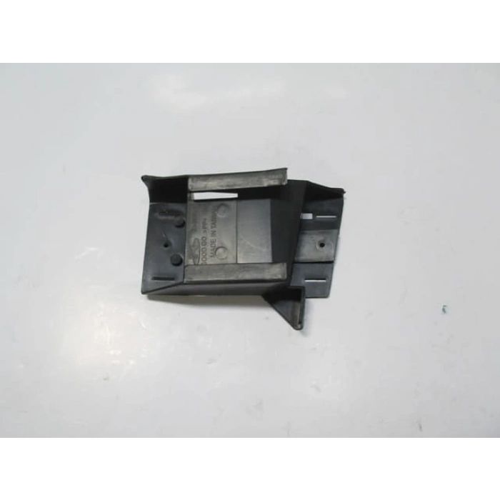 BMW 3 SERI- E36- SD/COUPE- 91/98; ÖN TAMPON İÇ BAĞLANTI BRAKETİ SAĞ (YAN KULAĞA TAKILAN)(PLASTİK)(TW