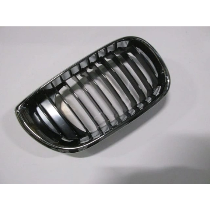 BMW 3 SERI- E46- SD- 02/05; ÖN PANJUR SAĞ SİYAH/NİKELAJ ÇERÇEVELİ (TYG)