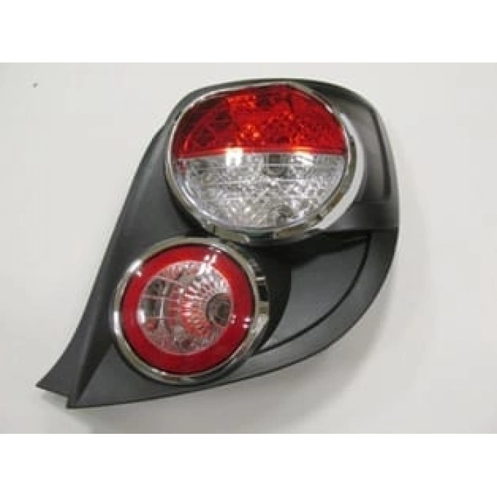 CHEVROLET AVEO- HB- 11/13; STOP LAMBASI SAĞ KIRMIZI/BEYAZ (NİKELAJ ÇERÇEVELİ) (FAMELLA)