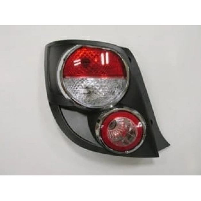 CHEVROLET AVEO- HB- 11/13; STOP LAMBASI SOL KIRMIZI/BEYAZ (NİKELAJ ÇERÇEVELİ) (FAMELLA)