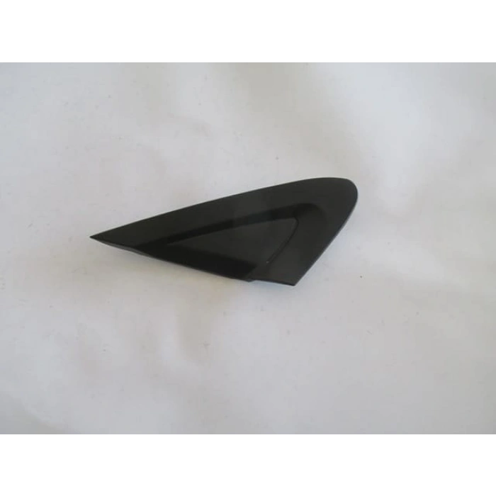 FIAT GRANDE PUNTO- 06/12; KAPI AYNA MUSKASI SAĞ (ÇAMURLUK ÜST ÜÇGEN PLASTİĞİ)