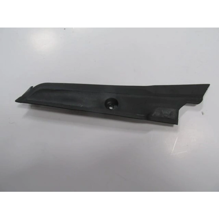 FIAT GRANDE PUNTO- 06/12; ÖN CAM KENAR PLASTİĞİ SAĞ (SİLGİ PANELİ/TESPİT PLASTİĞİ) SAĞ