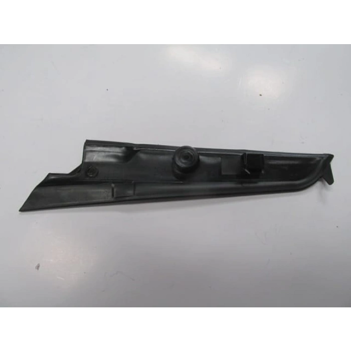 FIAT LINEA CLASSIC- 06/15; ÖN CAM KENAR PLASTİĞİ SAĞ (SİLGİ PANELİ/TESPİT PLASTİĞİ) SOL