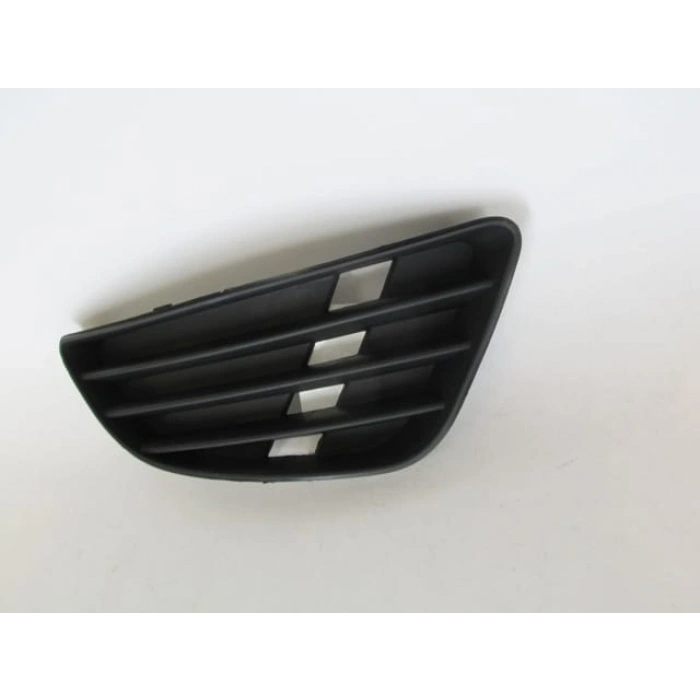 FORD FIESTA- 02/05; SİS LAMBA KAPAĞI SAĞ SİYAH SİS DELİKSİZ (TYG)