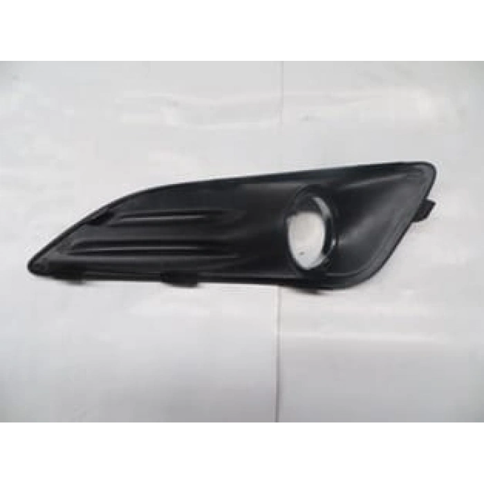 FORD FIESTA- 13/17; SİS LAMBA KAPAĞI SAĞ SİYAH (SİS DELİĞİ NİKELAJ ÇERÇEVELİ) (TYG)