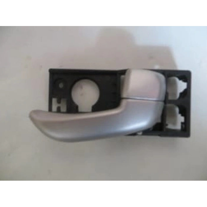 HYUNDAI I10- 08/11; ÖN KAPI İÇ AÇMA KOLU SAĞ GÜMÜŞ GRİ
