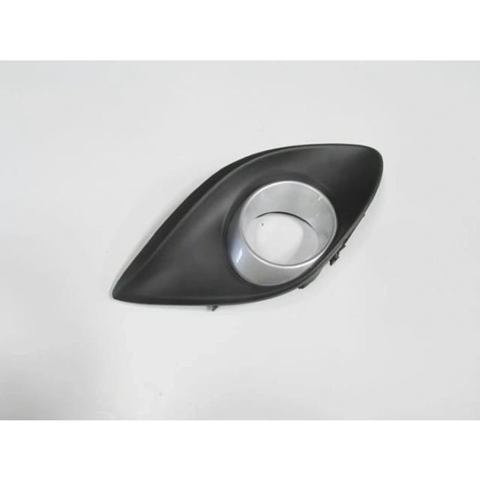 MAZDA 2- HB- 12/14; SİS LAMBA KAPAĞI SAĞ SİS DELİKLİ/ÇERÇEVESİ GÜMÜŞ GRİ (TYG)