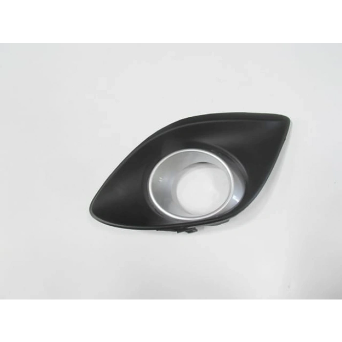 MAZDA 2- HB- 12/14; SİS LAMBA KAPAĞI SOL SİS DELİKLİ/ÇERÇEVESİ GÜMÜŞ GRİ (TYG)
