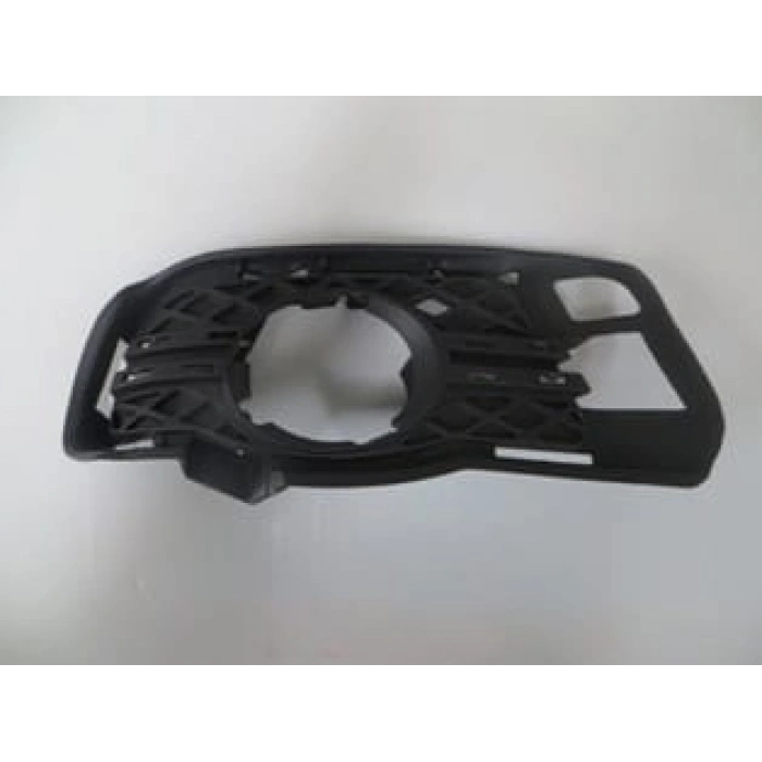 MERCEDES C CLASS- W204- 07/11; SİS LAMBA KAPAĞI SAĞ SİS DELİKLİ (TW)