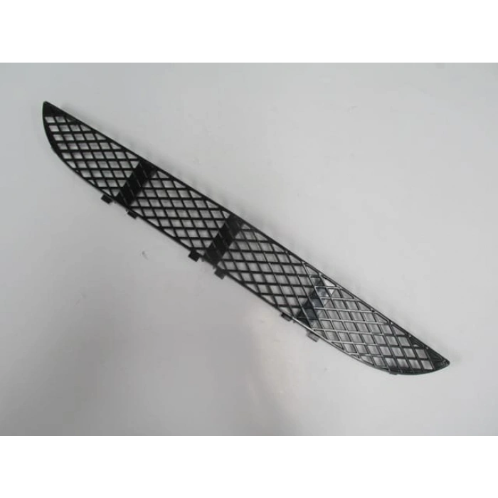 MERCEDES E CLASS- W210- 00/02; ÖN TAMPON PANJURU ORTA SİYAH (BAKLAVA DESENLİ) (TW)