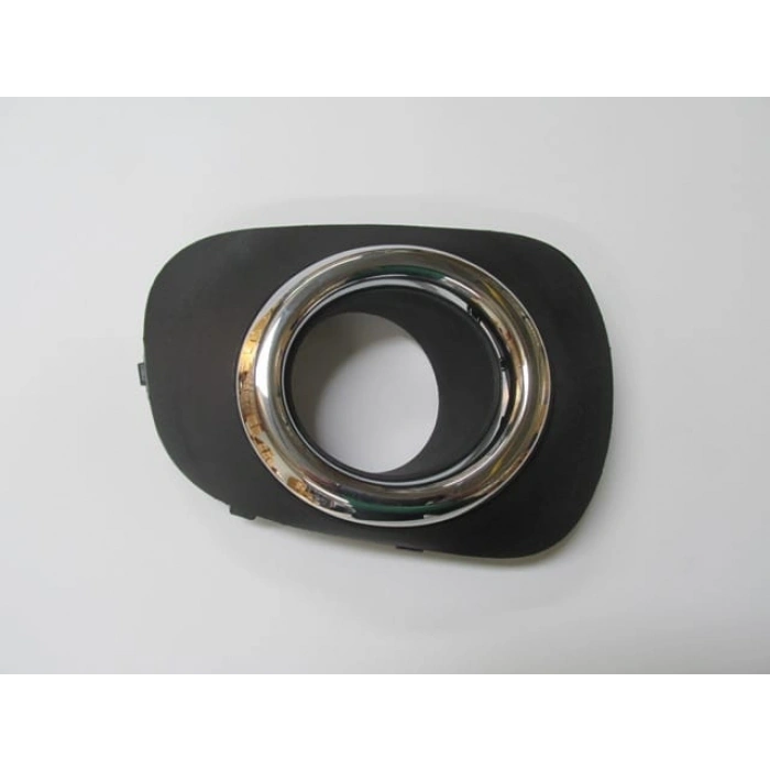 MITSUBISHI L200- PICK UP- 10/13; SİS LAMBA KAPAĞI SAĞ SİS DELİKLİ (ÜST ÇERÇEVESİ NİKELAJLI) (FPI)