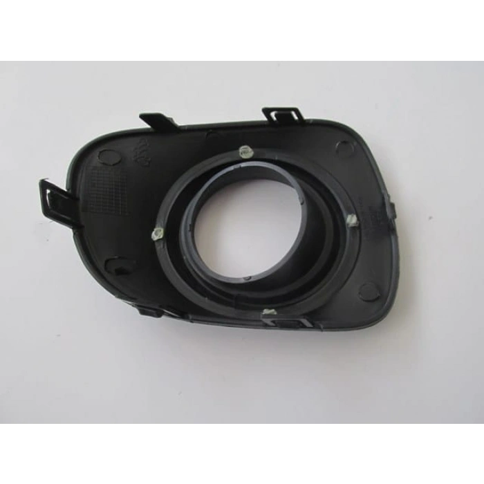 MITSUBISHI L200- PICK UP- 10/13; SİS LAMBA KAPAĞI SOL SİS DELİKLİ (ÜST ÇERÇEVESİ GRİ) (FPI)