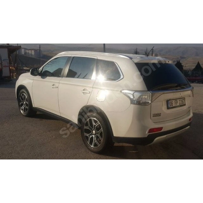 MITSUBISHI OUTLANDER- 13/16; ARAÇ BİLGİLERİ VE RESİMLERİ