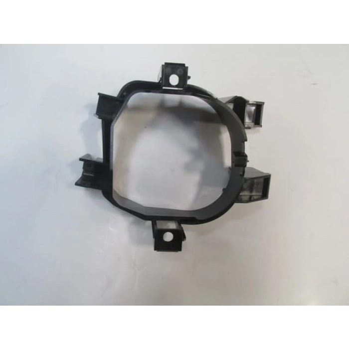 NISSAN PICK UP- NAVARA- 16/22; SİS LAMBA ÇERÇEVE BRAKETİ SOL PLASTİK (CASP)