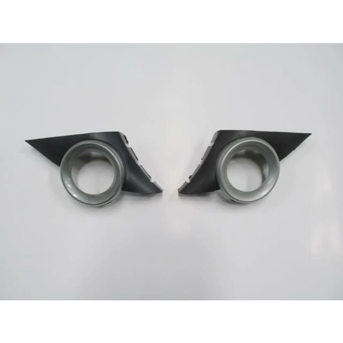 PEUGEOT 207- 06/09; SİS LAMBA KAPAĞI SAĞ/SOL SET (2 PARÇA) SİS DELİKLİ ÇERÇEVESİ GRİ