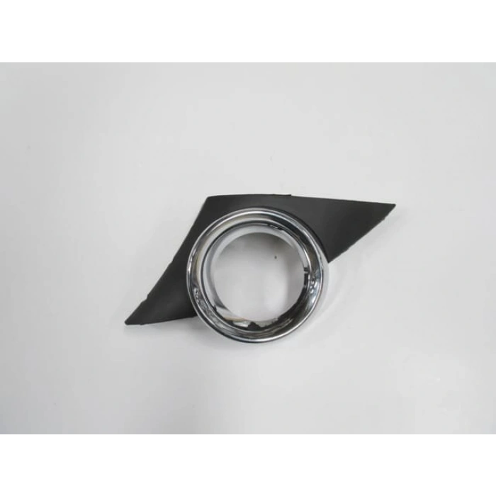 PEUGEOT 207- 06/09; SİS LAMBA KAPAĞI SOL SİYAH SİS DELİKLİ (SİS ÇERÇEVESİ NİKELAJLI)(SPORT TİPİ)