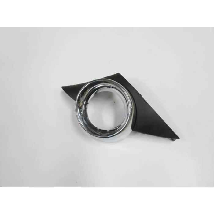 PEUGEOT 207- 06/09; SİS LAMBA KAPAĞI SOL SİYAH SİS DELİKLİ (SİS ÇERÇEVESİ NİKELAJLI)(SPORT TİPİ)