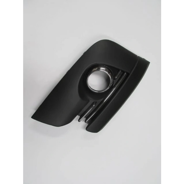 PEUGEOT 3008- 09/13; SİS LAMBA KAPAĞI SAĞ SİS DELİKLİ (SİS ÇERÇEVESİ NİKELAJLI) (TYG)