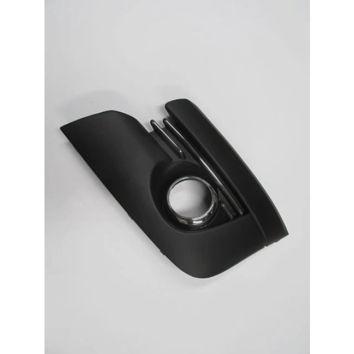 PEUGEOT 3008- 09/13; SİS LAMBA KAPAĞI SOL SİS DELİKLİ (SİS ÇERÇEVESİ NİKELAJLI) (TYG)