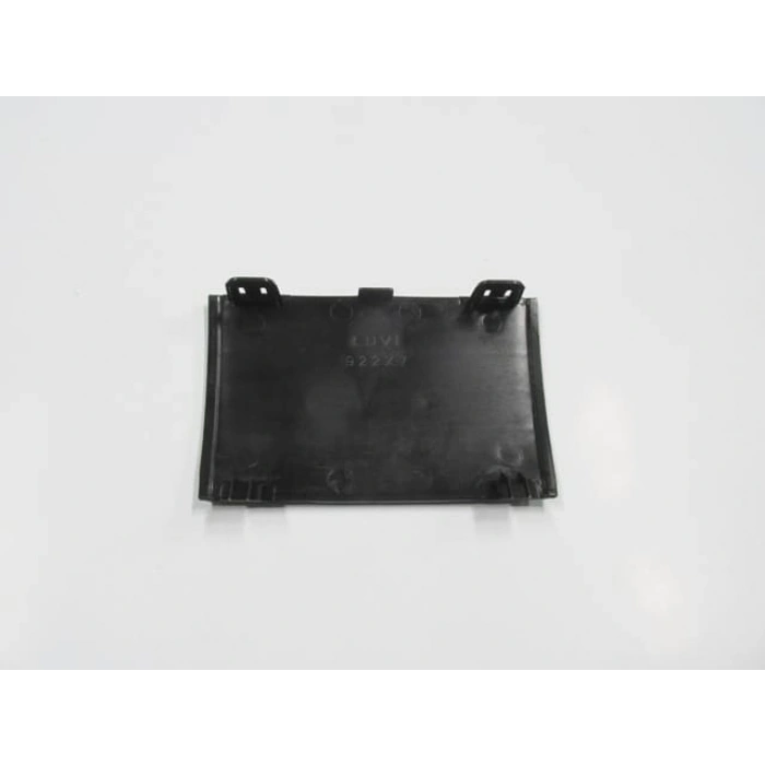 PEUGEOT 3008- 17/20; ÖN TAMPON PANJURU ORTA PARÇA SİYAH (RADAR KAPAĞI)