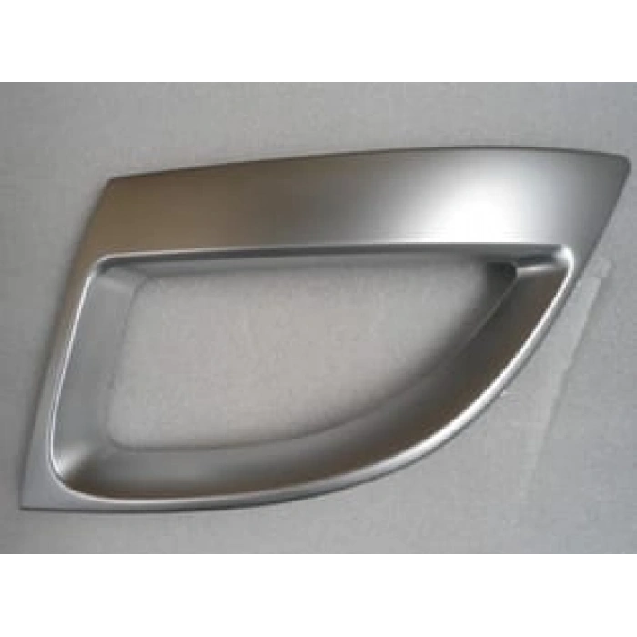 RENAULT GRAND SCENIC- 3- 10/12; ÖN TAMPON PANJURU DIŞ ÇERÇEVESİ SOL GÜMÜŞ GRI (TW)