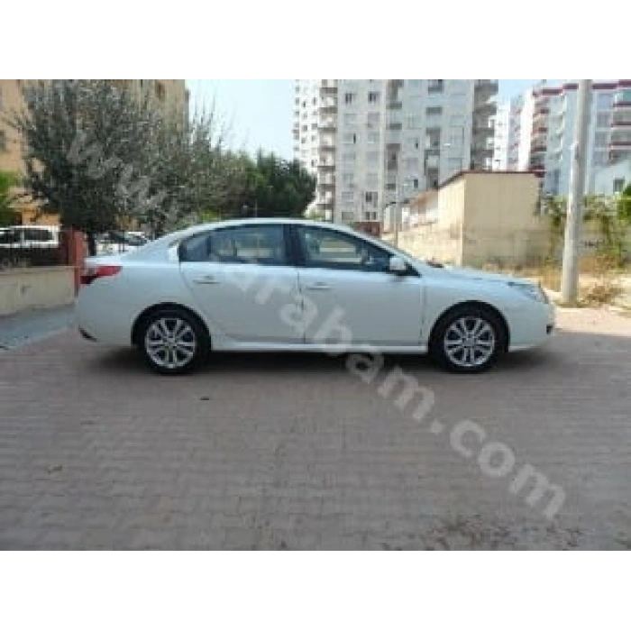 RENAULT LATITUDE- 11/15; ARAÇ BİLGİLERİ VE RESİMLERİ